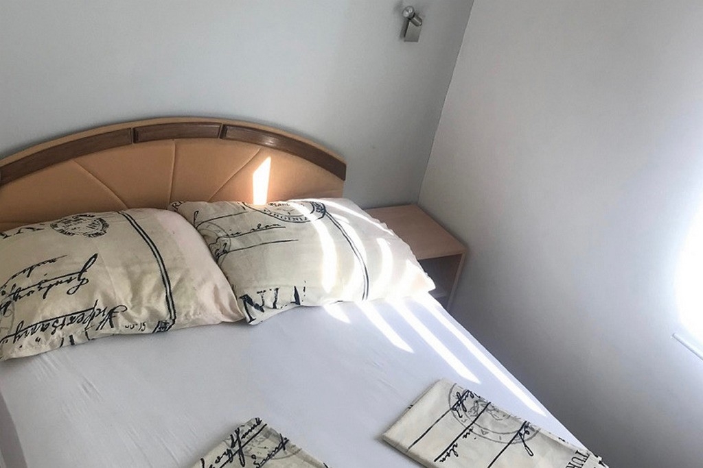 One bedroom apartment with terrace Vir  A-a