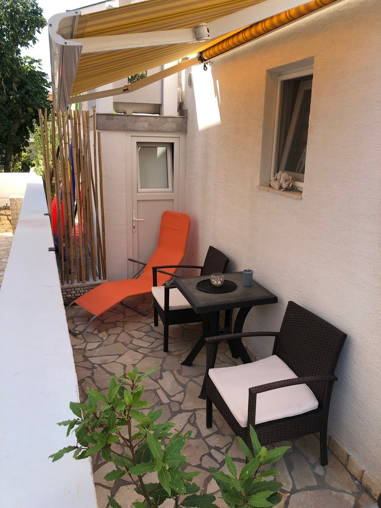 One bedroom apartment with terrace Vir  A-a