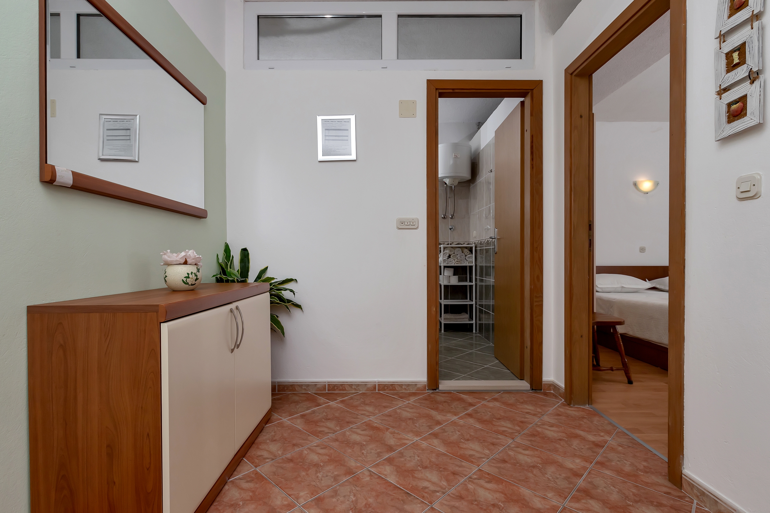 One bedroom apartment with terrace Drašnice, Makarska  A-c