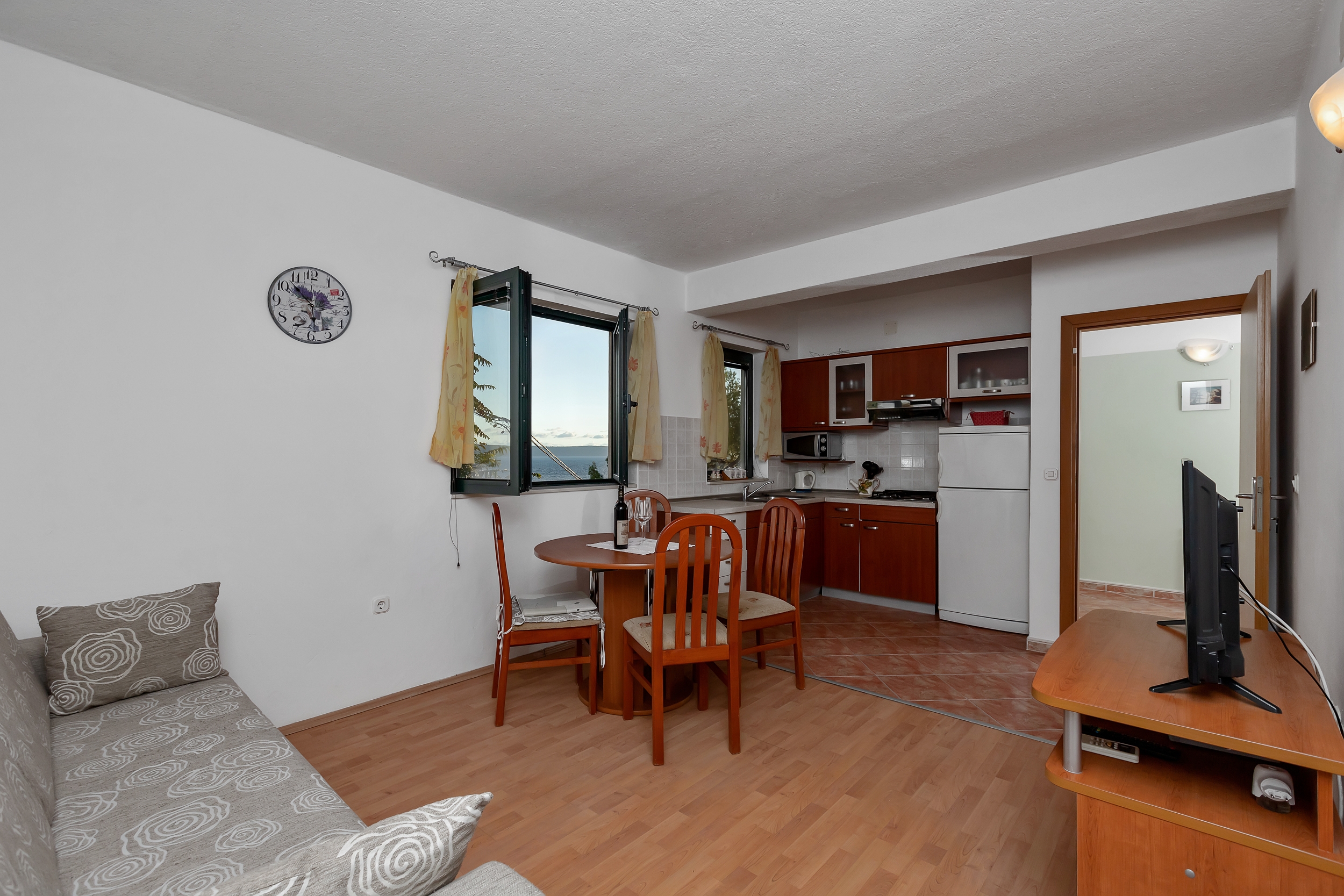 One bedroom apartment with terrace Drašnice, Makarska  A-c