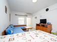 Povljana, Obývací pokoj v ubytování typu apartment, s klimatizací a WiFi.