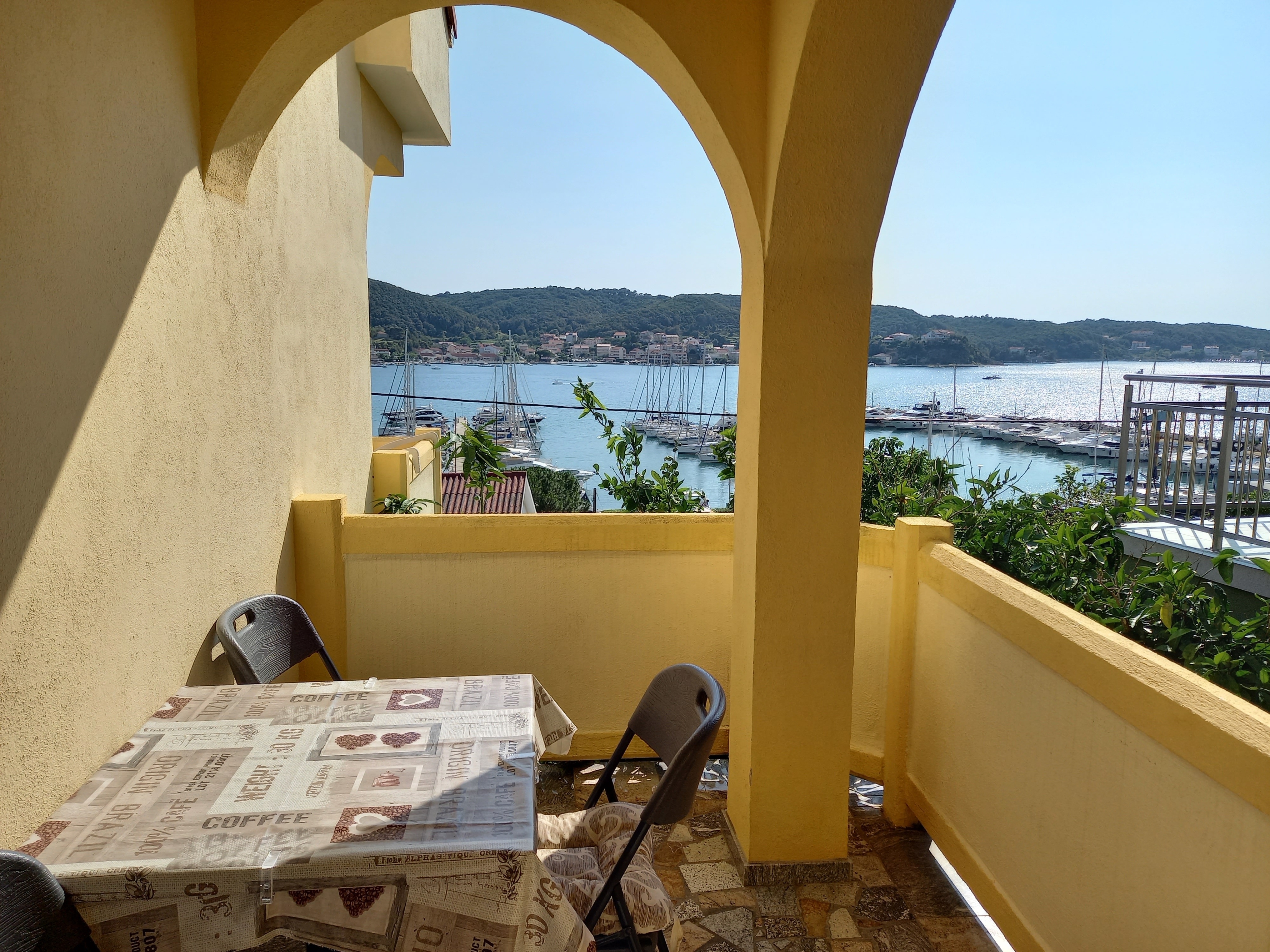 Two bedroom apartment with terrace and sea view Supetarska Draga - Gornja, Rab  A-b