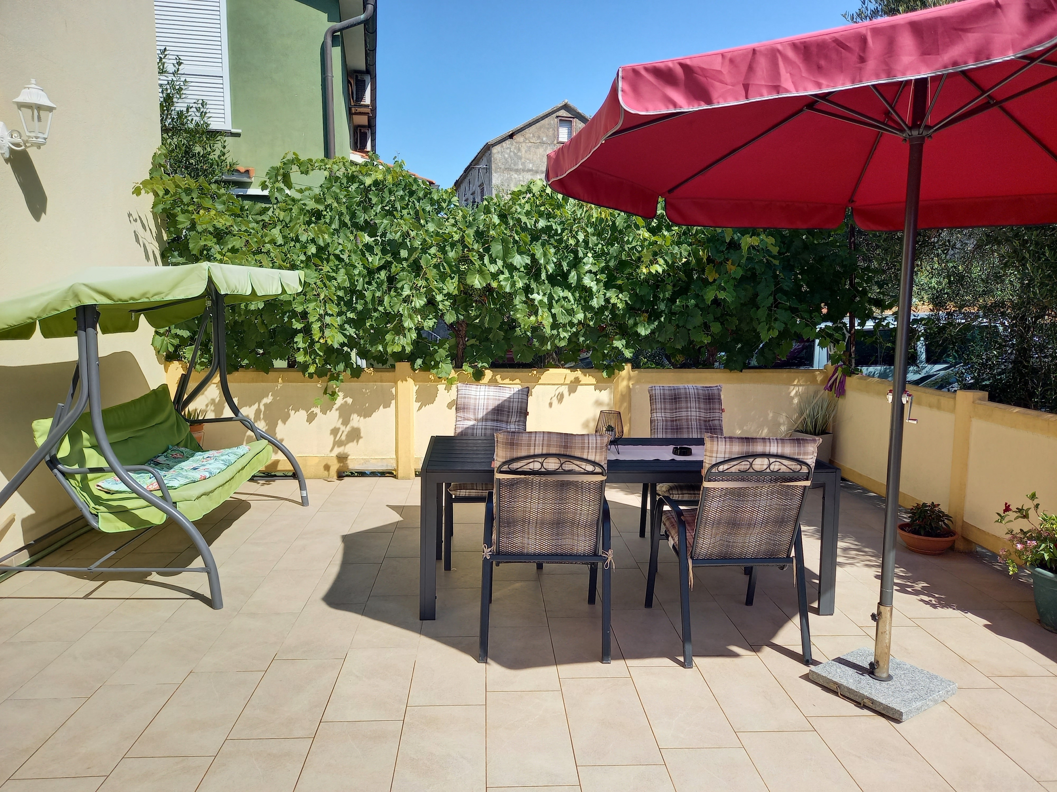 Two bedroom apartment with terrace and sea view Supetarska Draga - Gornja, Rab  A-b