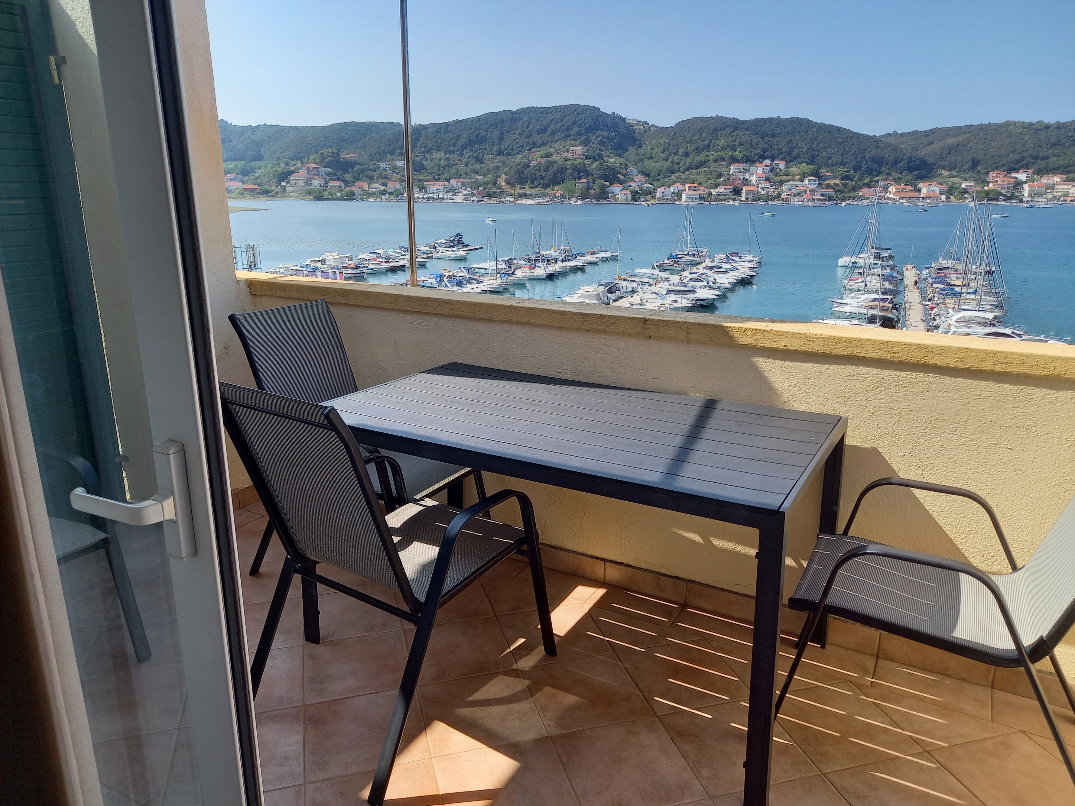 Two bedroom apartment with balcony and sea view Supetarska Draga - Gornja, Rab  A-c