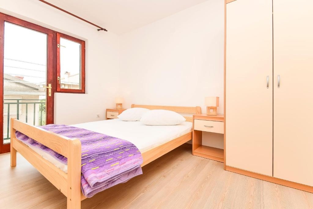 Two bedroom apartment with terrace and sea view Žaborić, Šibenik  A-a