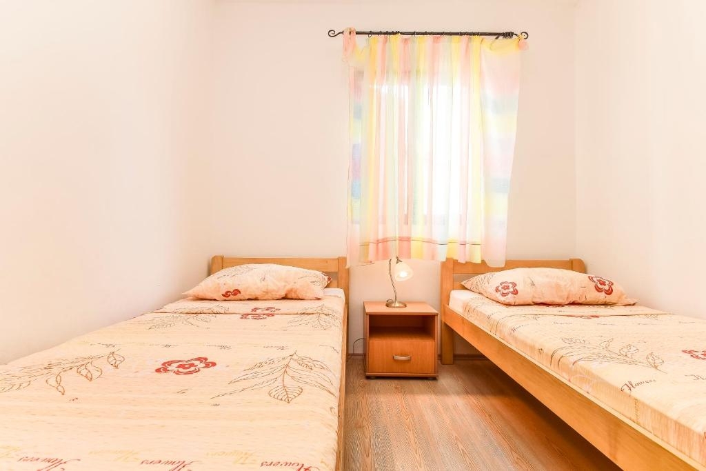 Two bedroom apartment with terrace and sea view Žaborić, Šibenik  A-a
