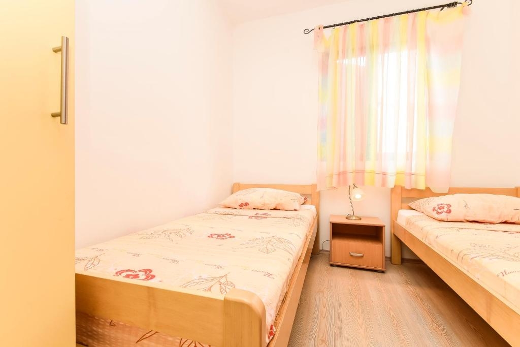 Two bedroom apartment with terrace and sea view Žaborić, Šibenik  A-a