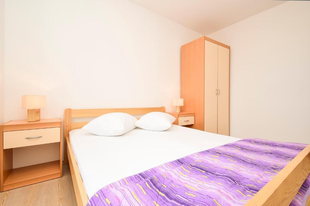 Two bedroom apartment with terrace and sea view Žaborić, Šibenik  A-a