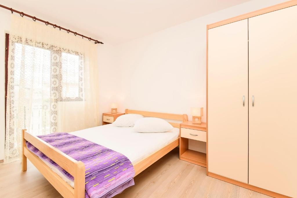 Two bedroom apartment with terrace and sea view Žaborić, Šibenik  A-a