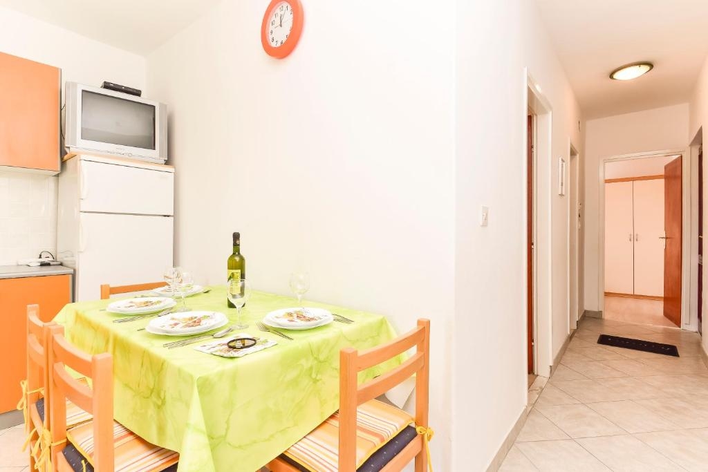 Two bedroom apartment with terrace and sea view Žaborić, Šibenik  A-a
