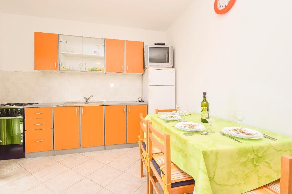 Two bedroom apartment with terrace and sea view Žaborić, Šibenik  A-a