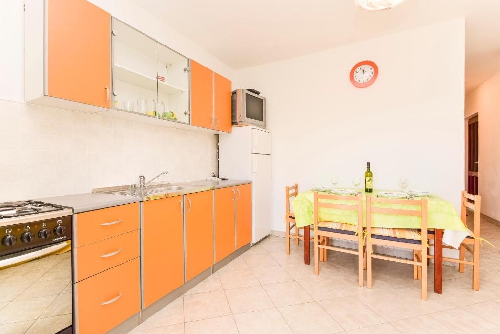 Two bedroom apartment with terrace and sea view Žaborić, Šibenik  A-a