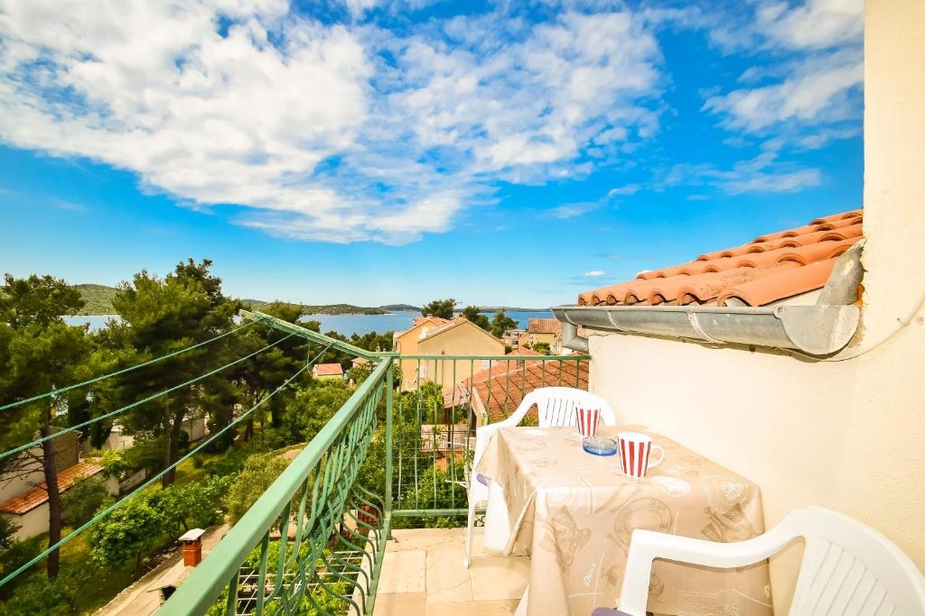 Studio flat with balcony and sea view Žaborić, Šibenik  AS-a