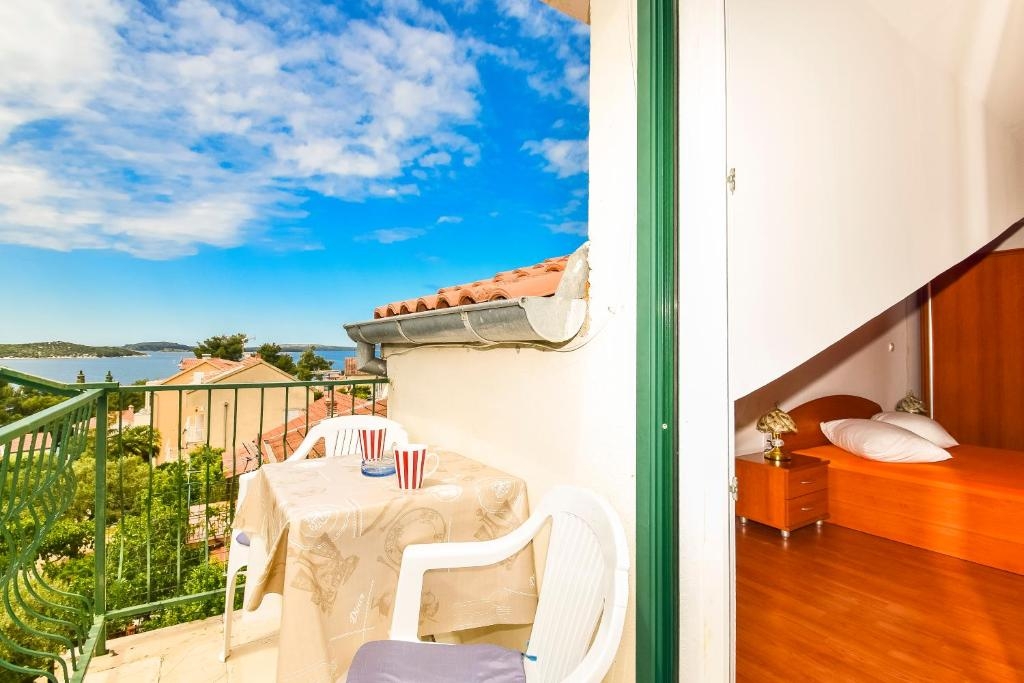 Studio flat with balcony and sea view Žaborić, Šibenik  AS-a
