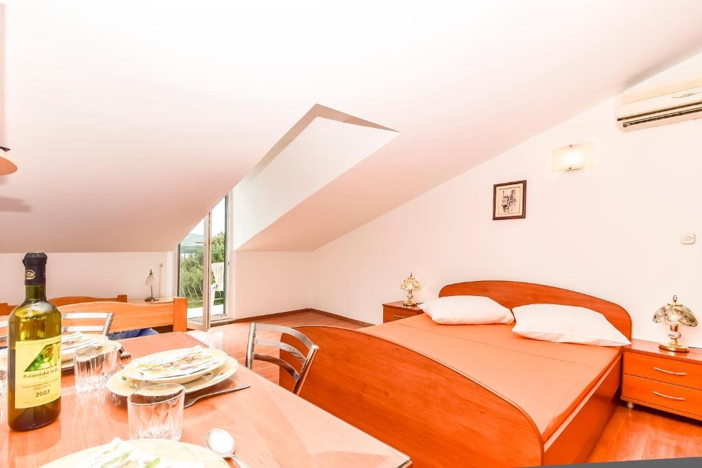 Studio flat with balcony and sea view Žaborić, Šibenik  AS-a