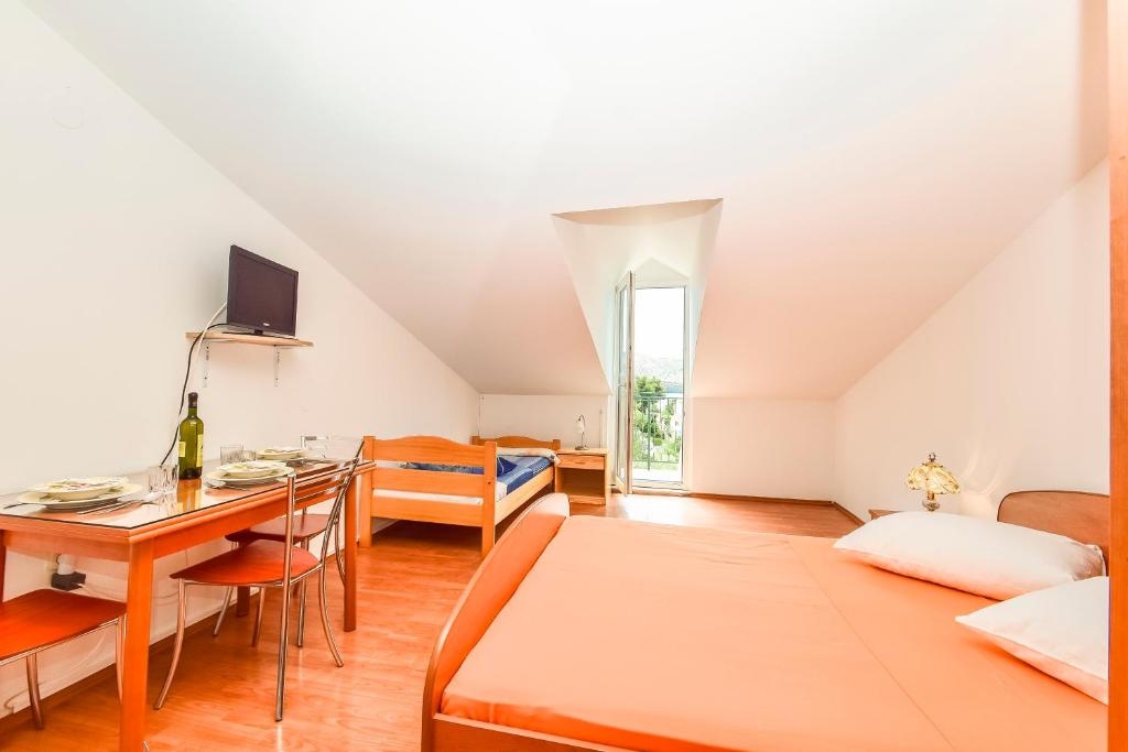 Studio flat with balcony and sea view Žaborić, Šibenik  AS-a