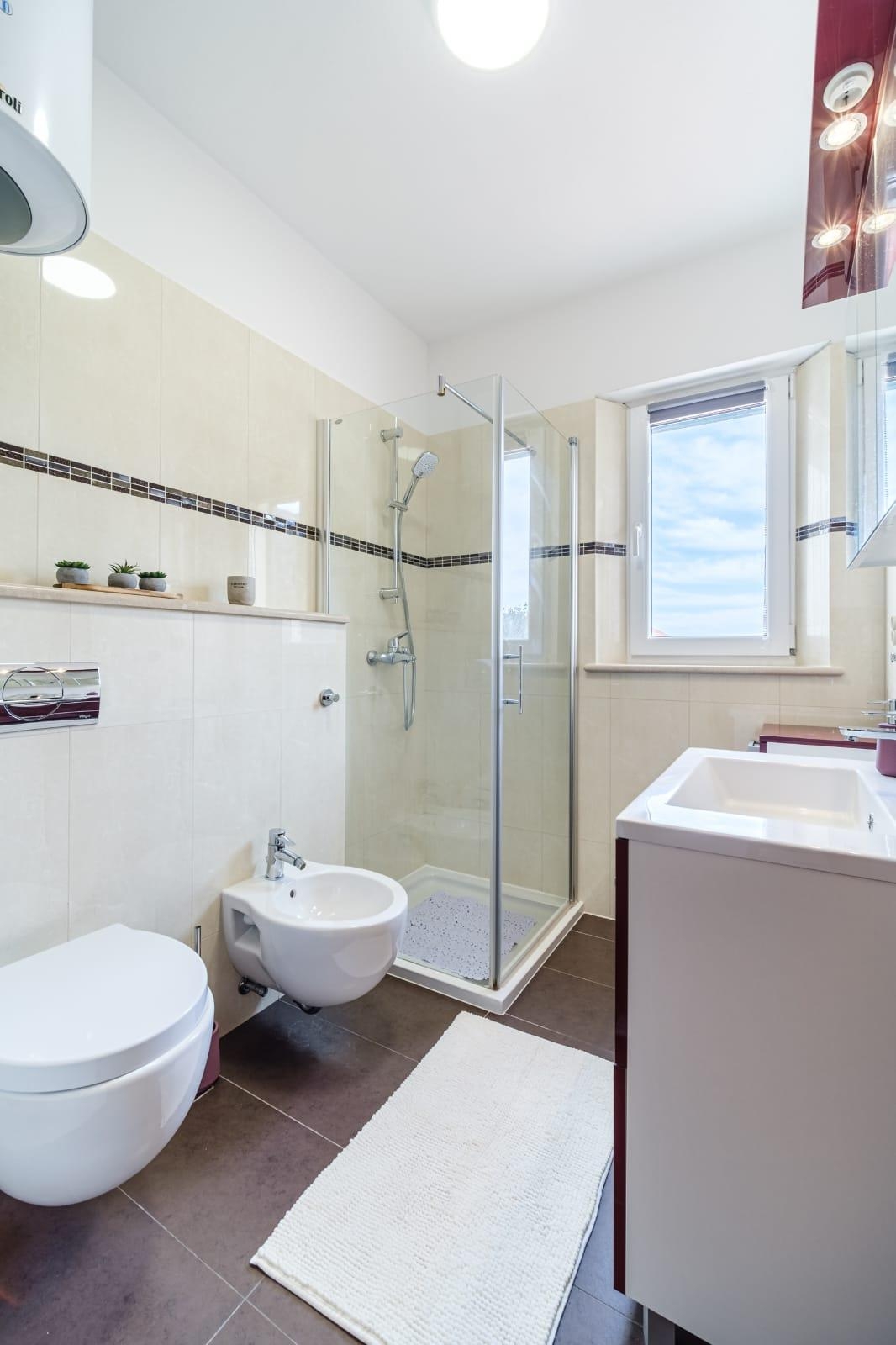 Three bedroom apartment with terrace and sea view Sutivan, Brač  A-a
