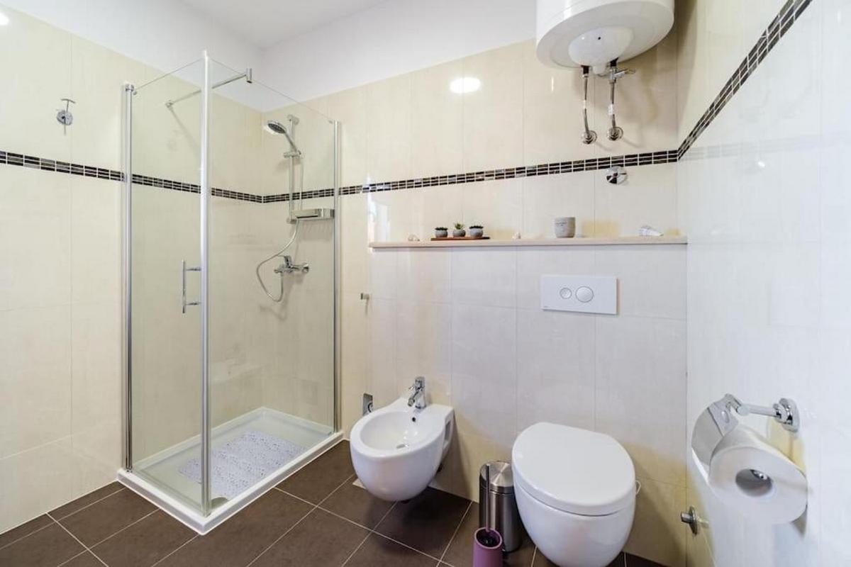 Three bedroom apartment with terrace and sea view Sutivan, Brač  A-a