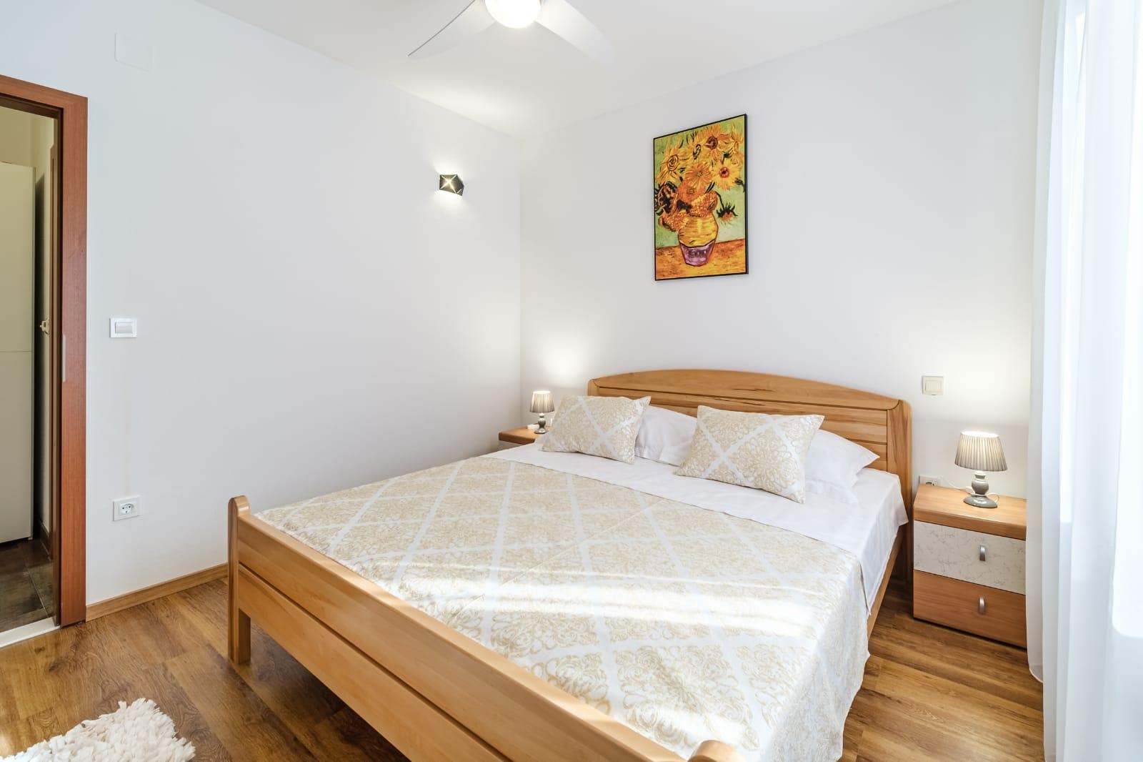 Three bedroom apartment with terrace and sea view Sutivan, Brač  A-a