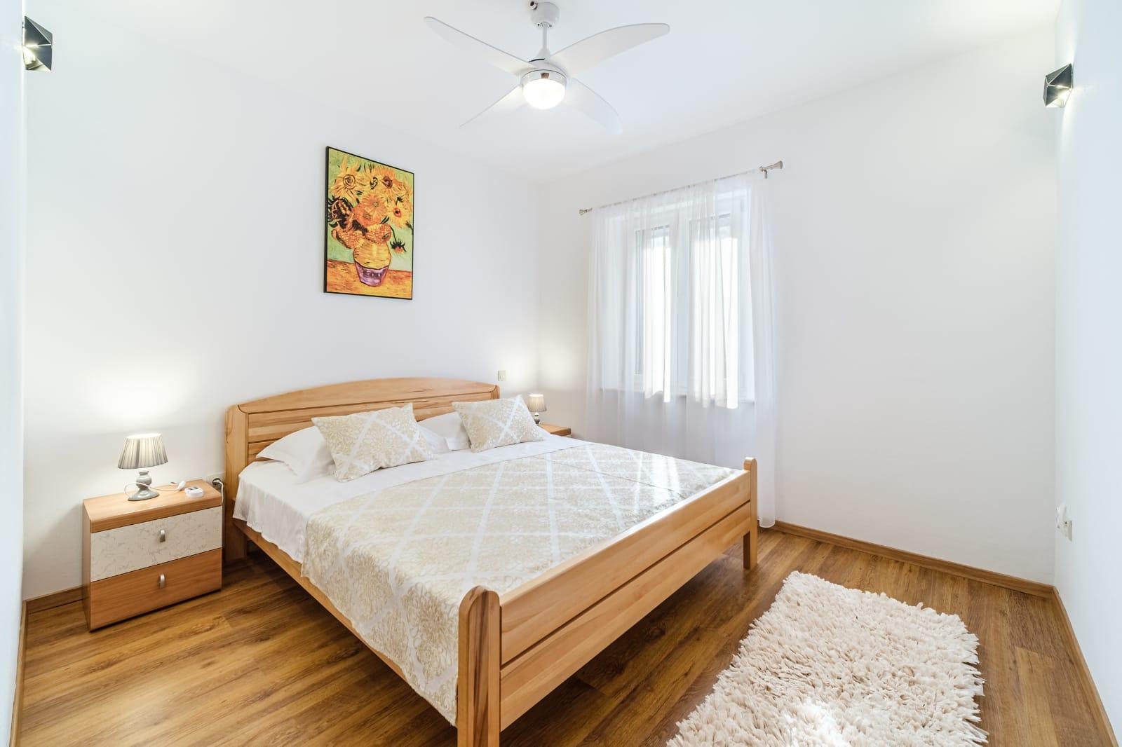 Three bedroom apartment with terrace and sea view Sutivan, Brač  A-a