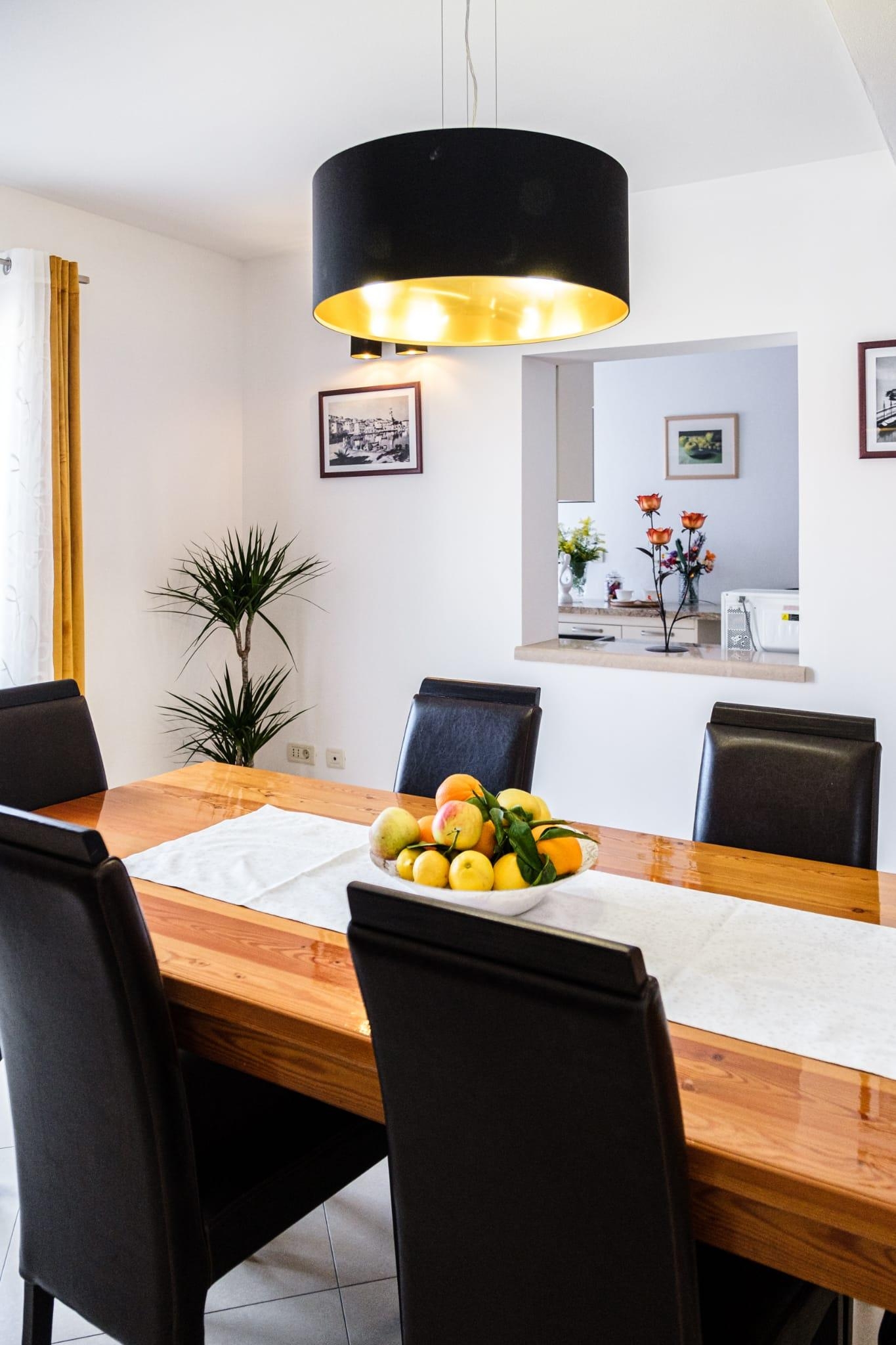 Three bedroom apartment with terrace and sea view Sutivan, Brač  A-a