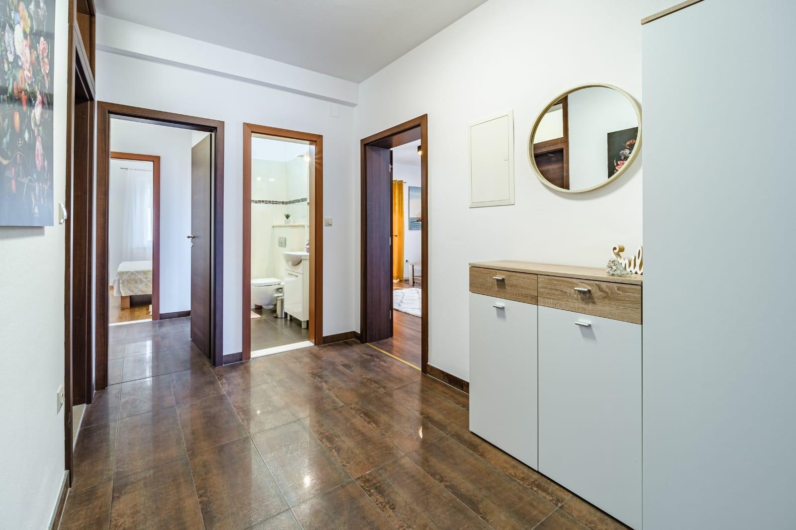 Three bedroom apartment with terrace and sea view Sutivan, Brač  A-a