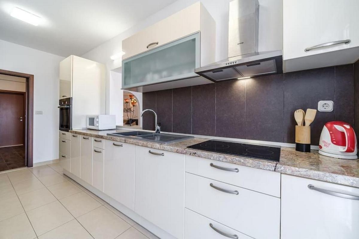 Three bedroom apartment with terrace and sea view Sutivan, Brač  A-a