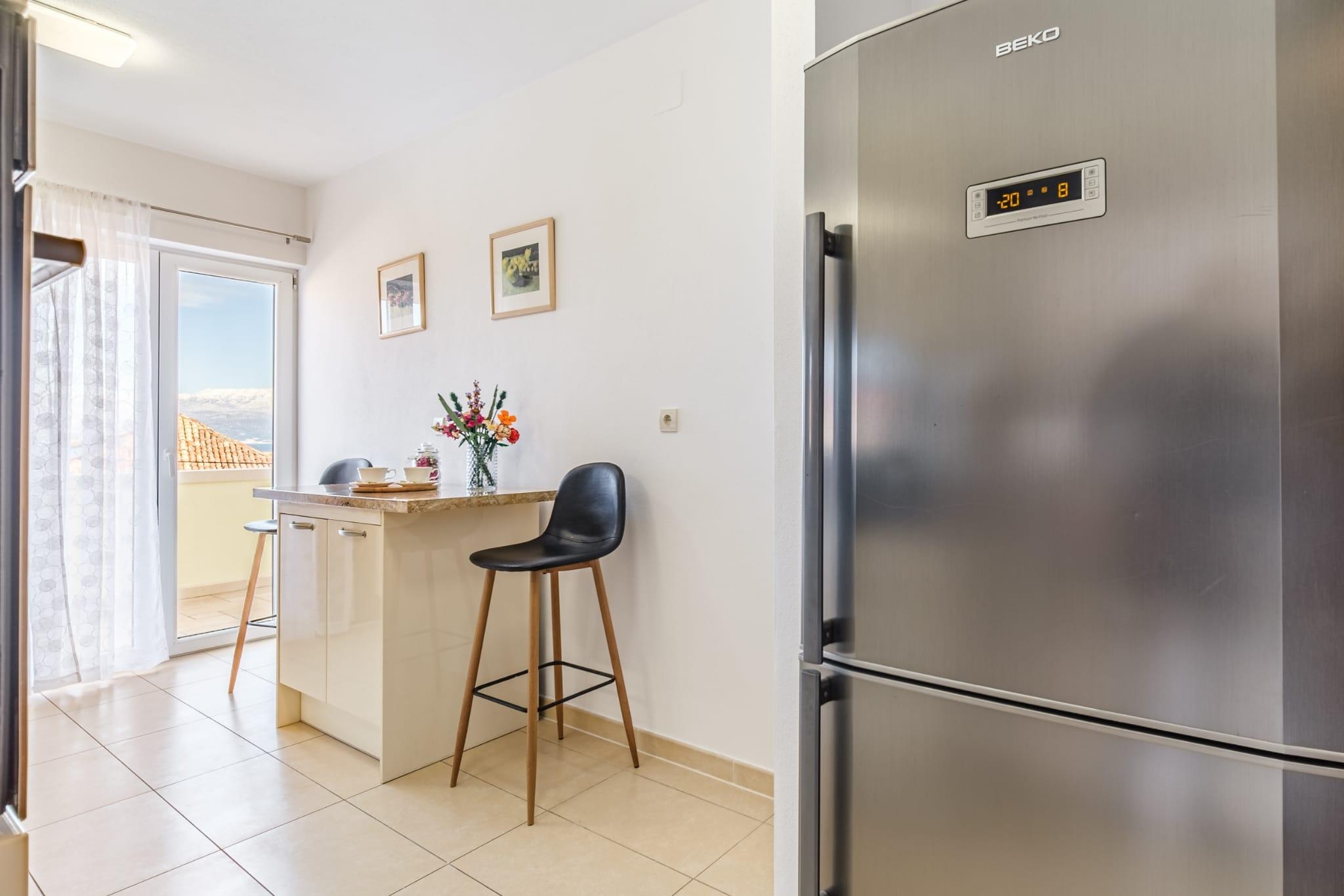 Three bedroom apartment with terrace and sea view Sutivan, Brač  A-a