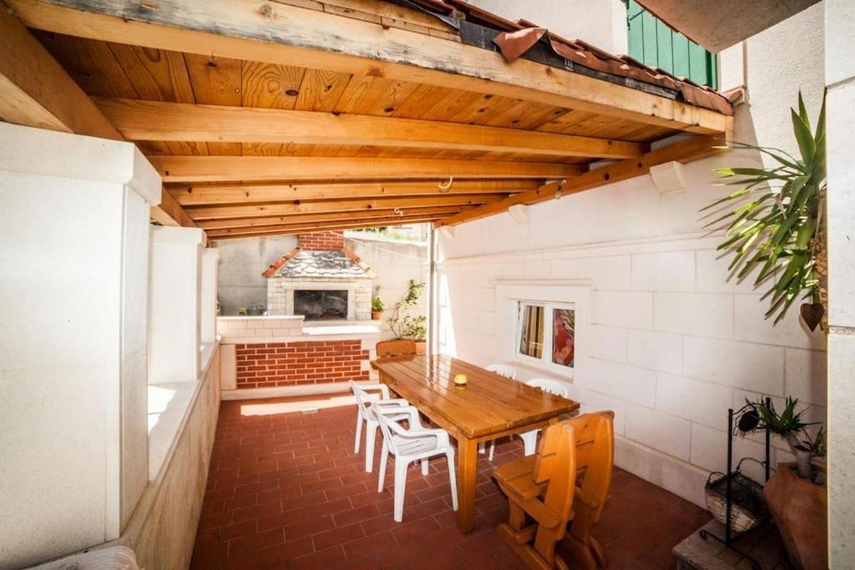 Three bedroom apartment with terrace and sea view Sutivan, Brač  A-a