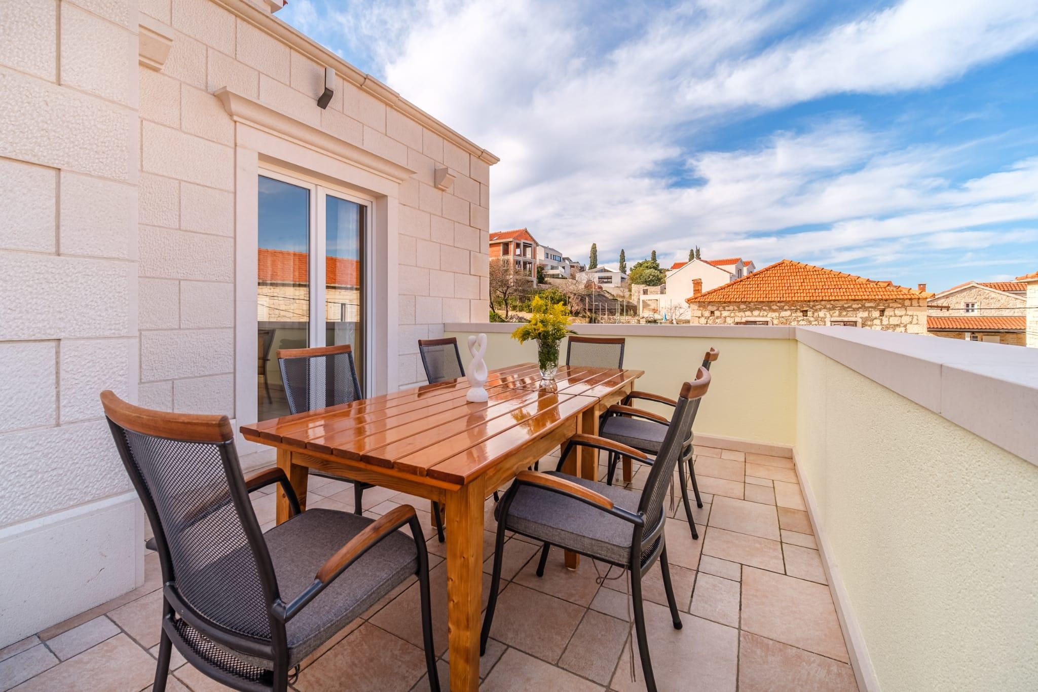 Three bedroom apartment with terrace and sea view Sutivan, Brač  A-a