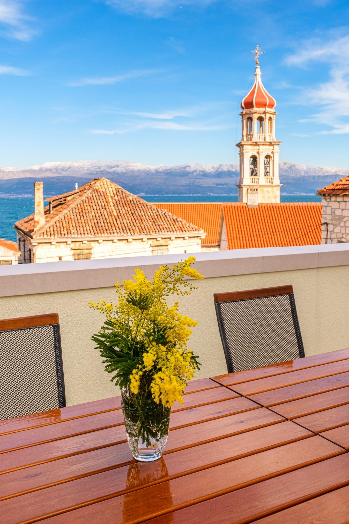 Three bedroom apartment with terrace and sea view Sutivan, Brač  A-a