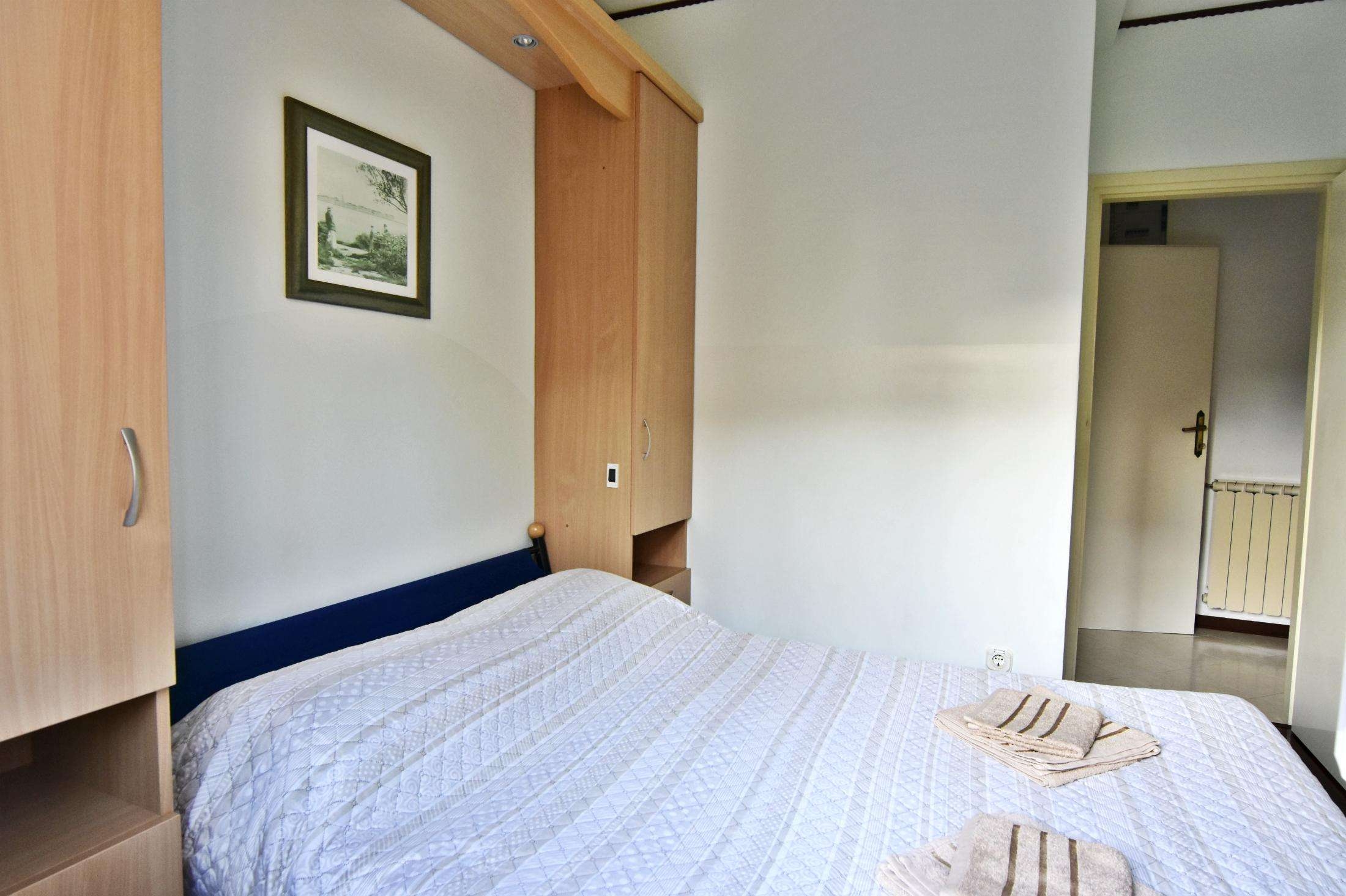 Two bedroom apartment with terrace Umag  A-b