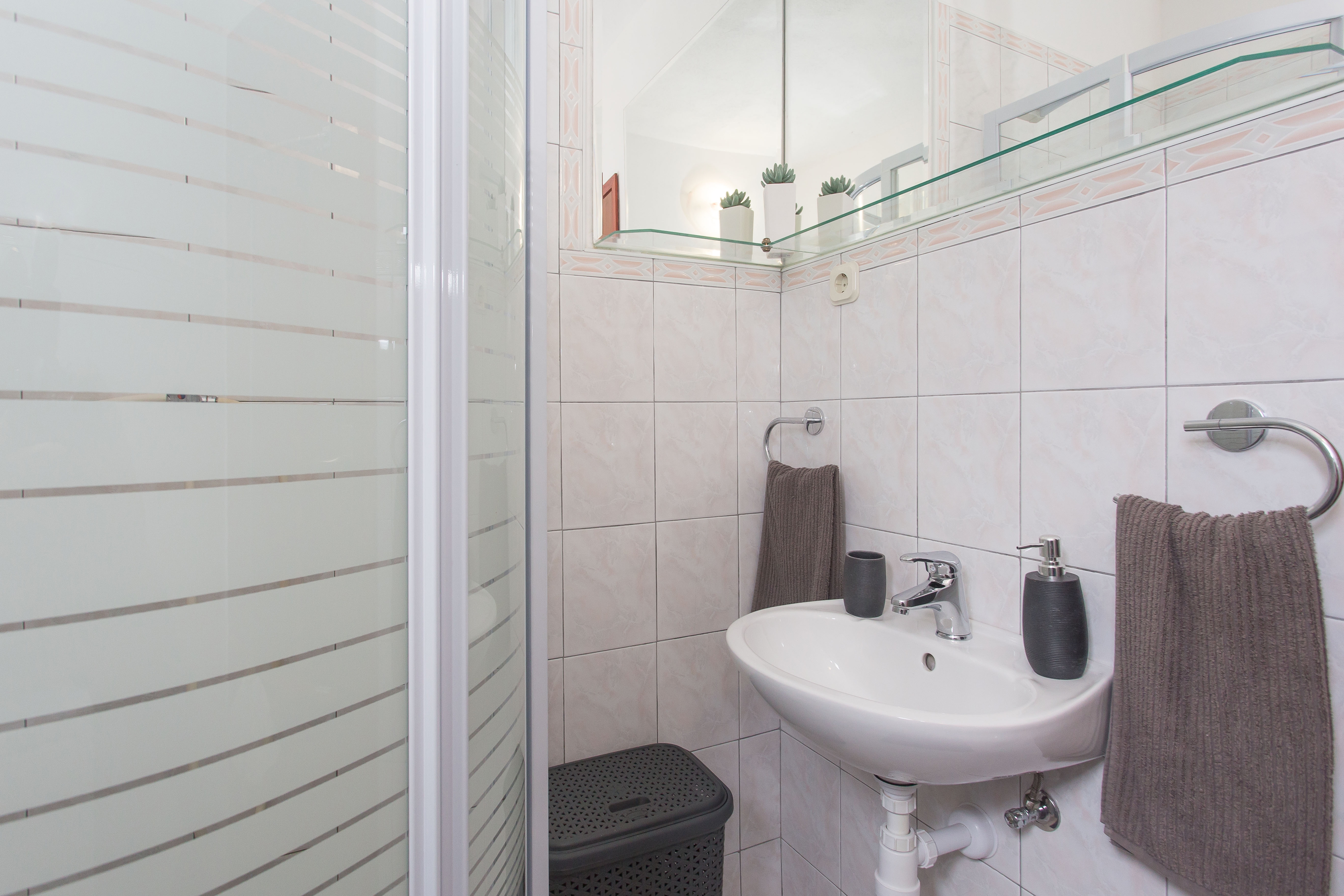Three bedroom house with terrace and sea view Sevid, Trogir  K