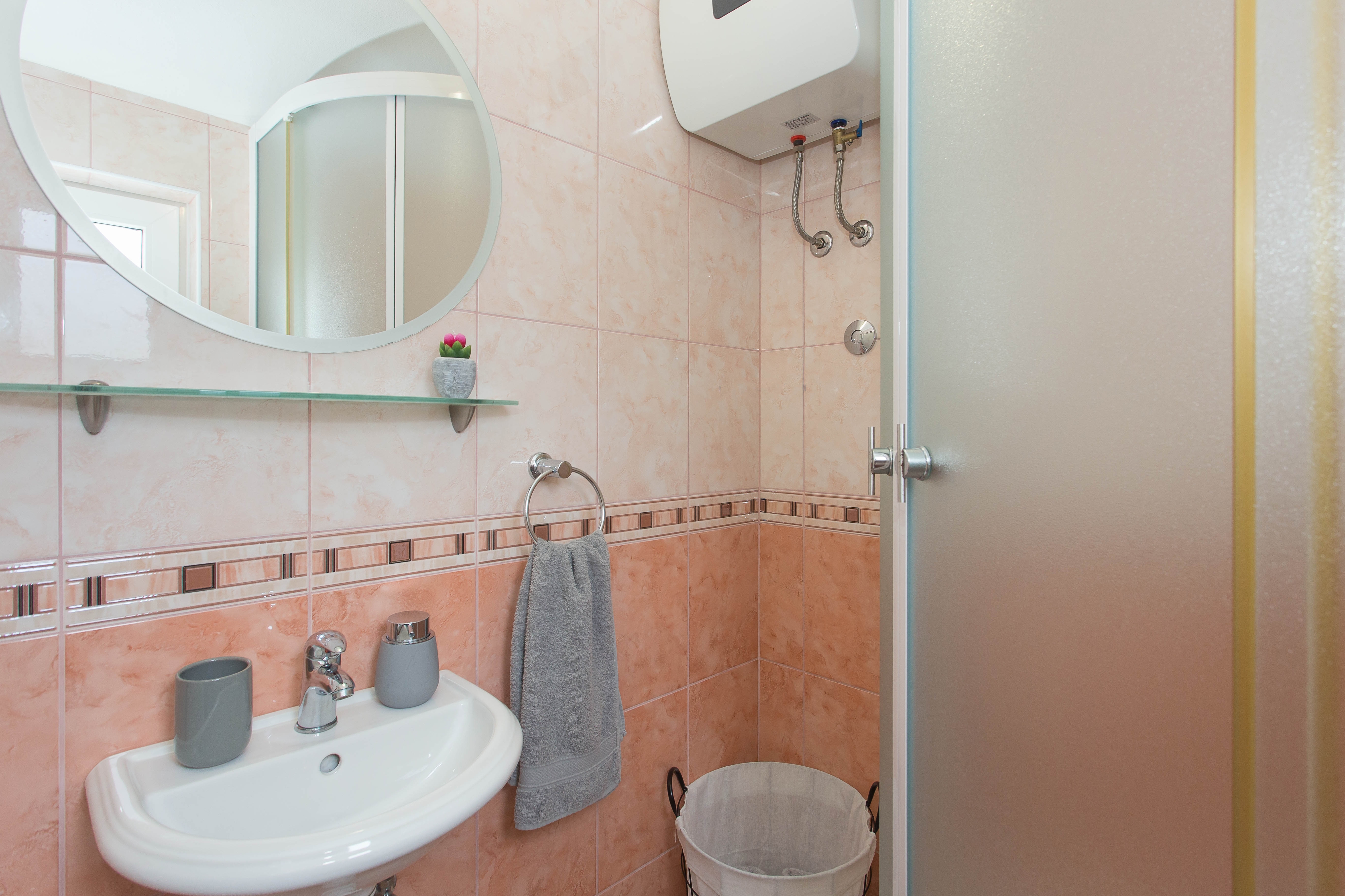 Three bedroom house with terrace and sea view Sevid, Trogir  K
