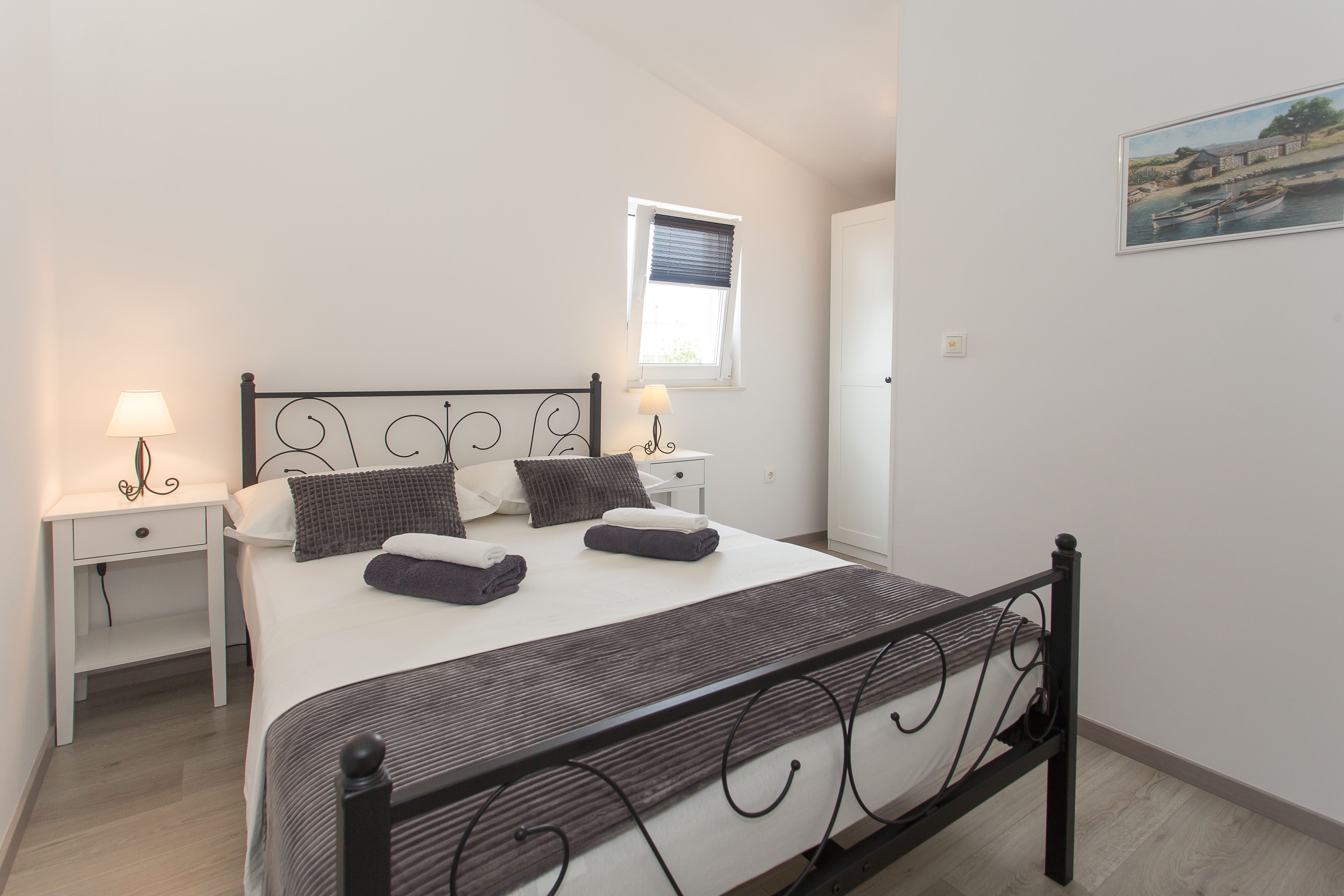 Three bedroom house with terrace and sea view Sevid, Trogir  K