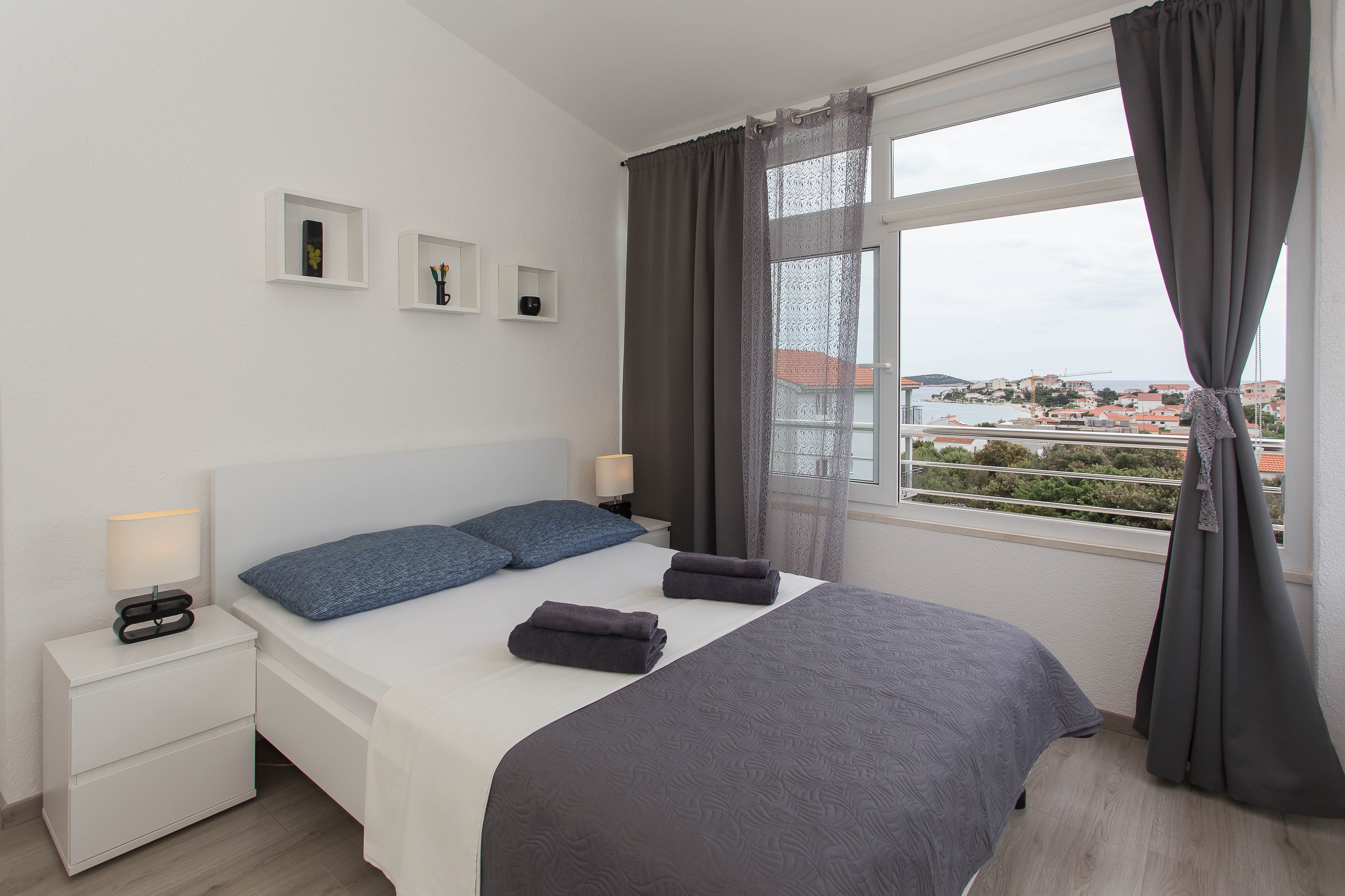 Three bedroom house with terrace and sea view Sevid, Trogir  K
