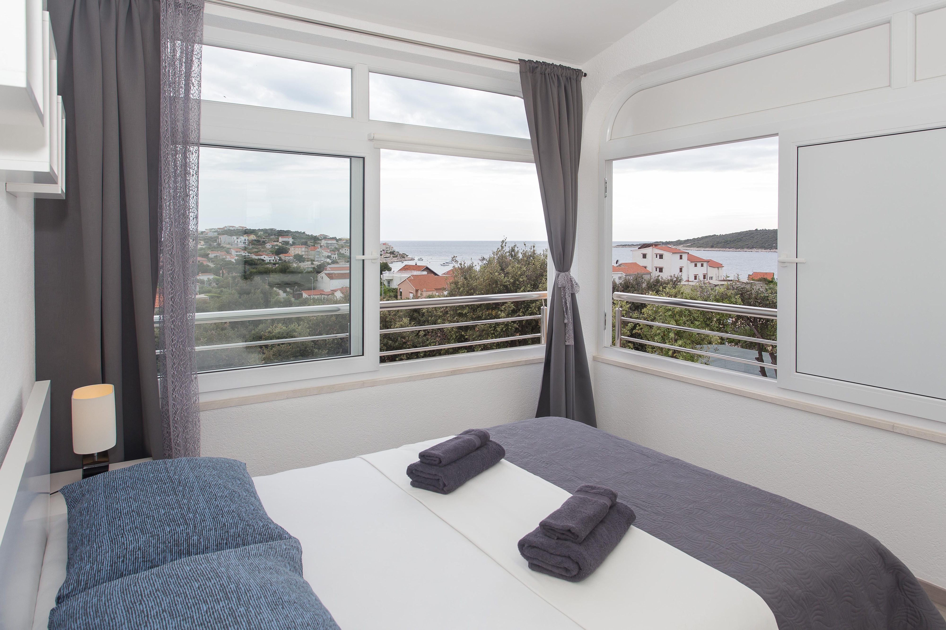 Three bedroom house with terrace and sea view Sevid, Trogir  K
