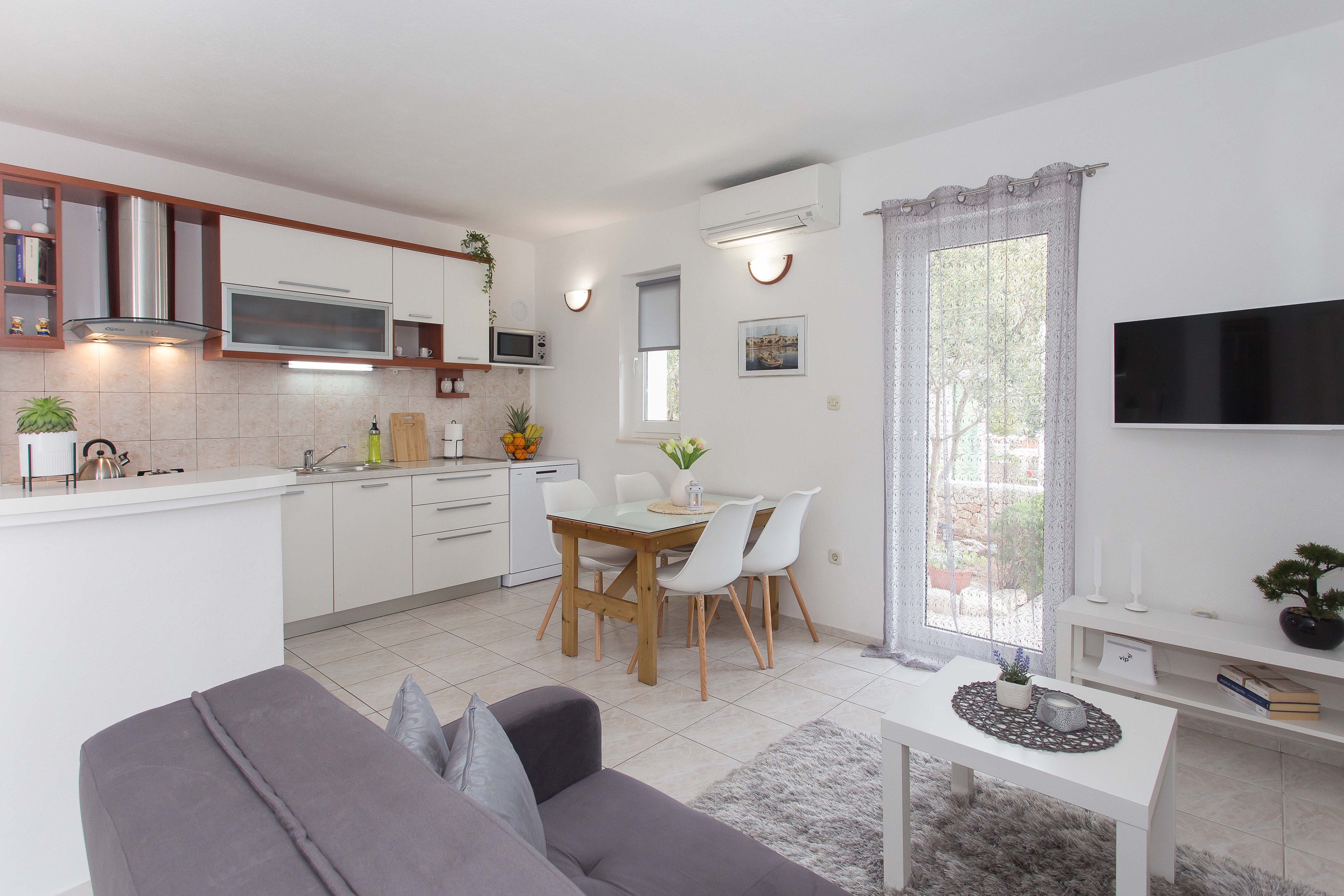 Three bedroom house with terrace and sea view Sevid, Trogir (K-22724) Three bedroom house with terrace and sea view Sevid, Trogir (K-22724)