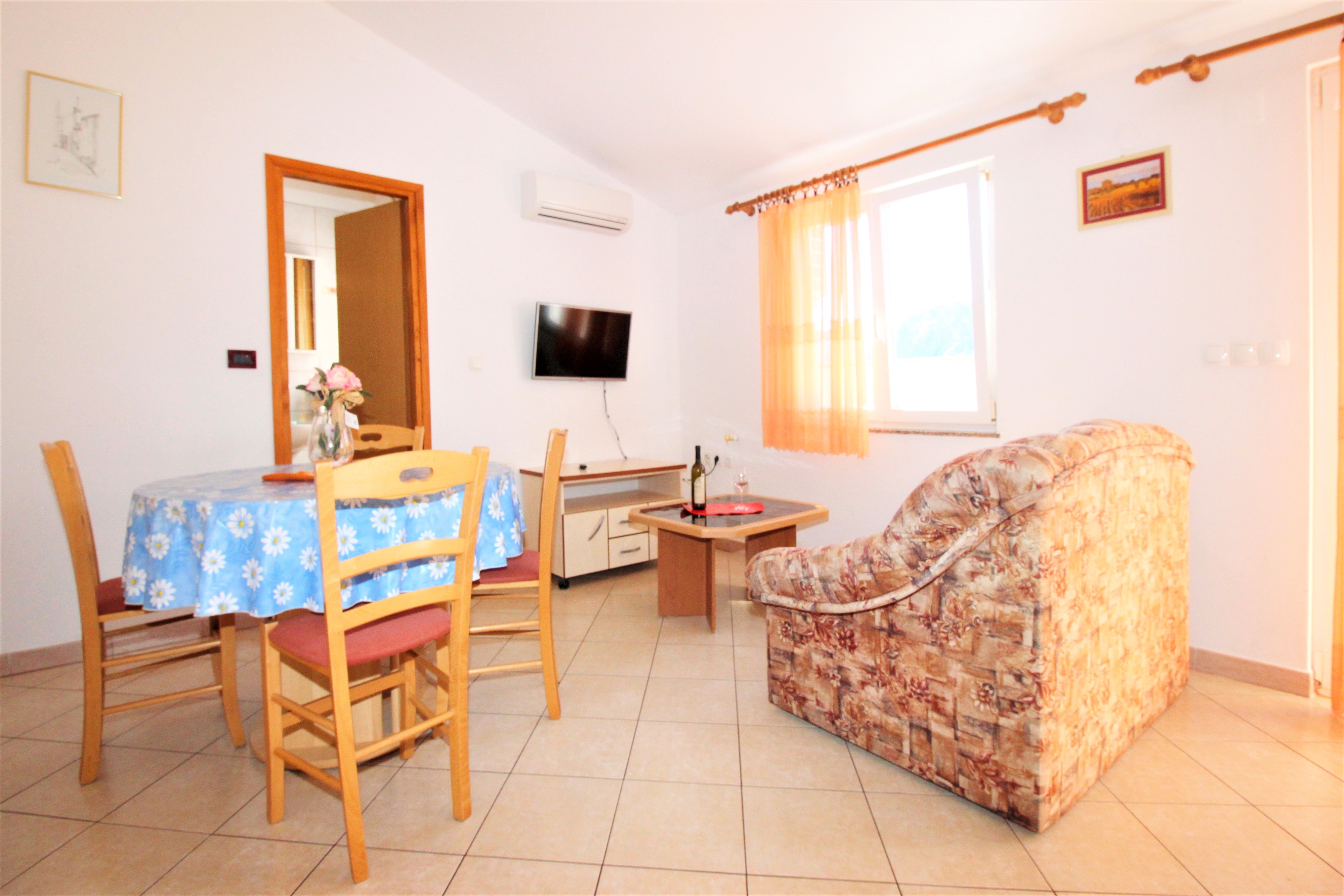 Two bedroom apartment with balcony and sea view Baška, Krk (A-22725-g) Two bedroom apartment with balcony and sea view Baška, Krk (A-22725-g)