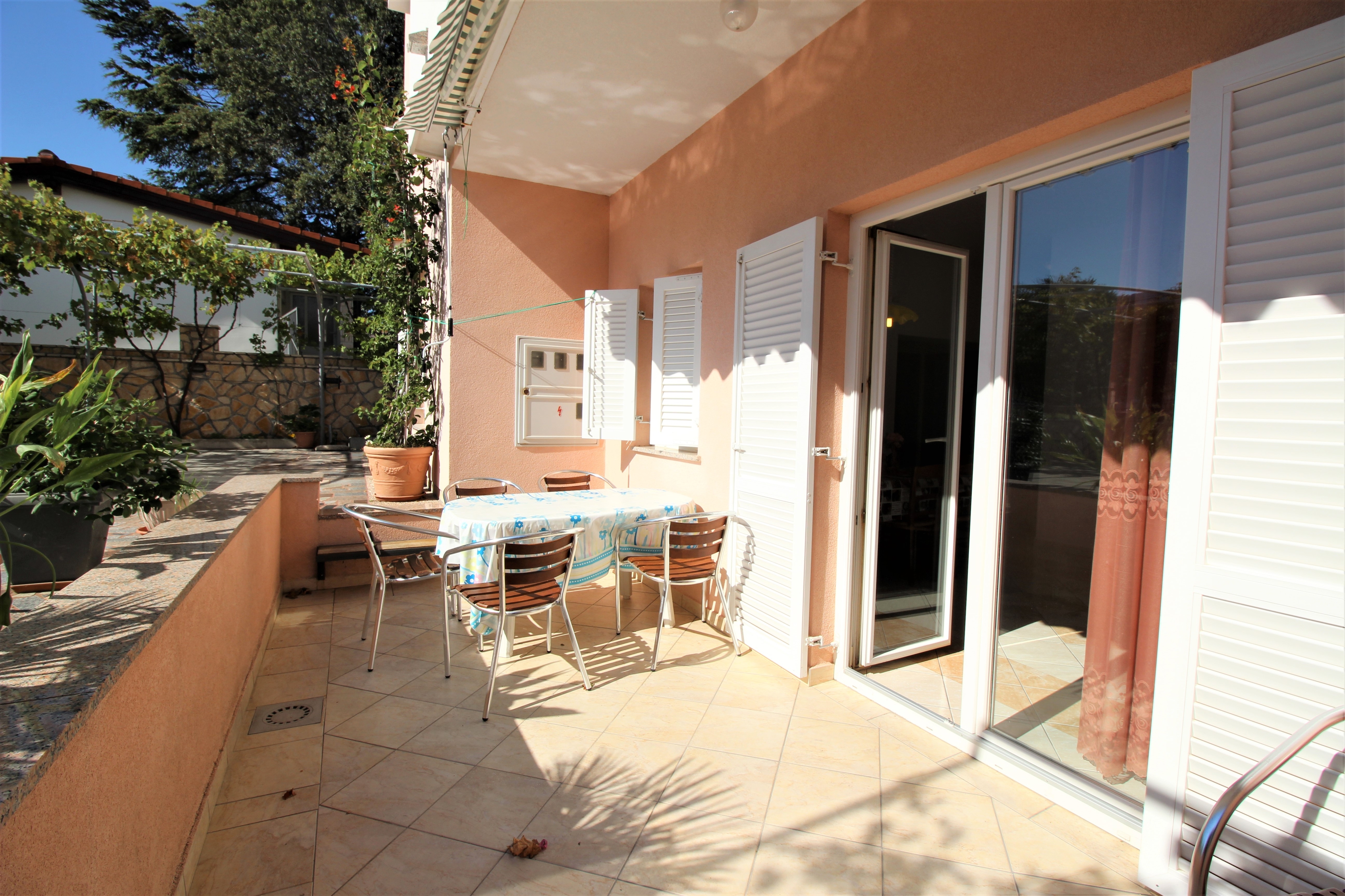 Three bedroom apartment with terrace Baška, Krk  A-i