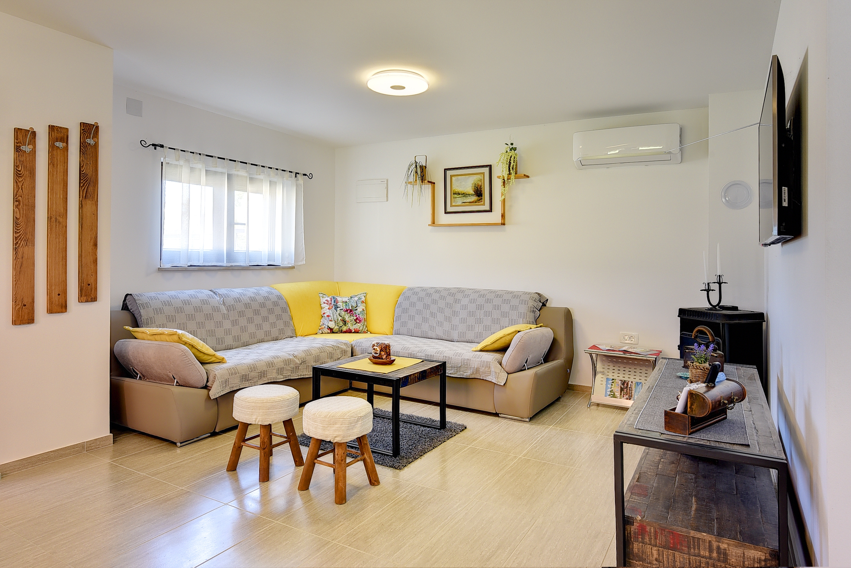 Two bedroom house with terrace Pula (K-22738) Two bedroom house with terrace Pula (K-22738)