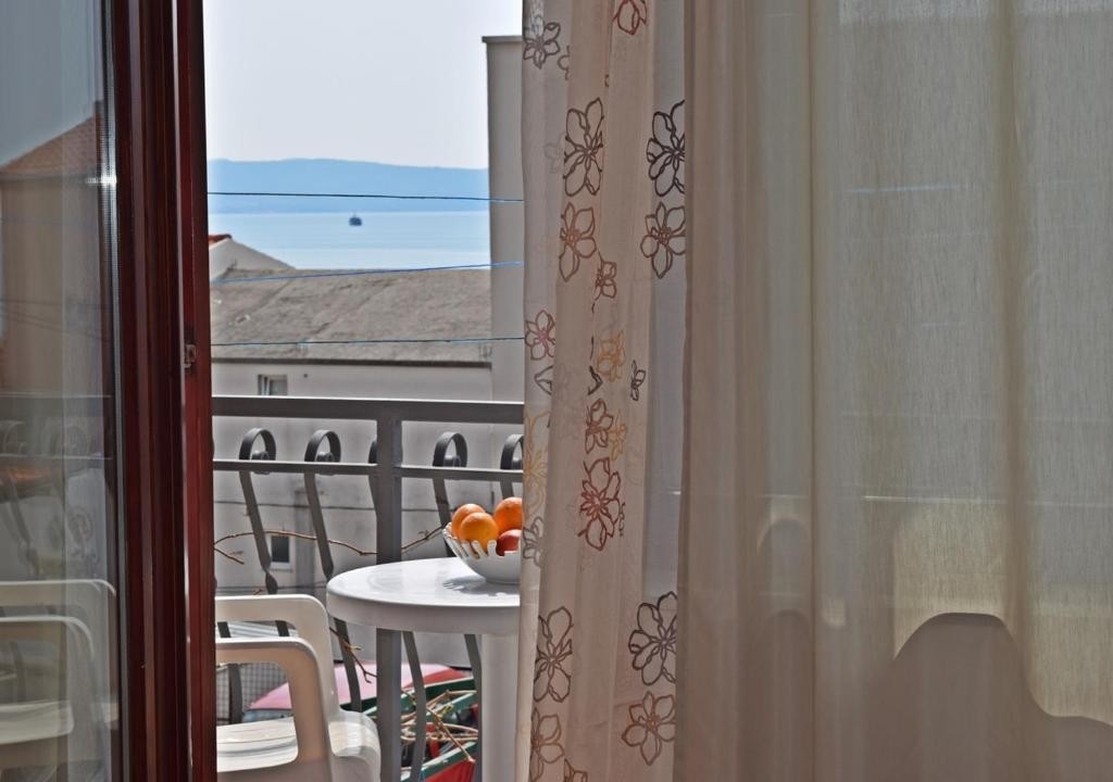 Two bedroom apartment with balcony and sea view Podstrana, Split  A-a