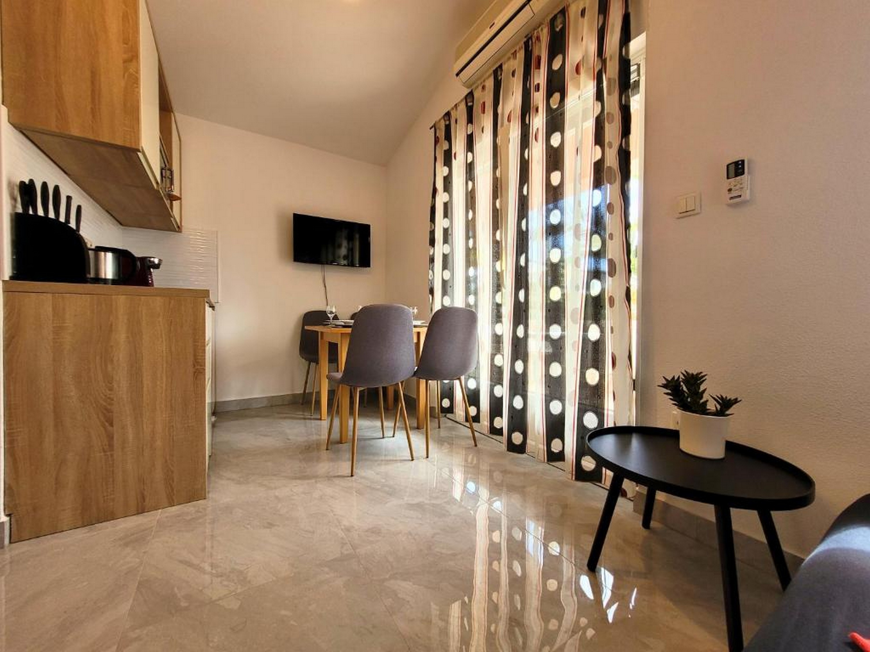 One bedroom apartment with terrace Vir  A-b