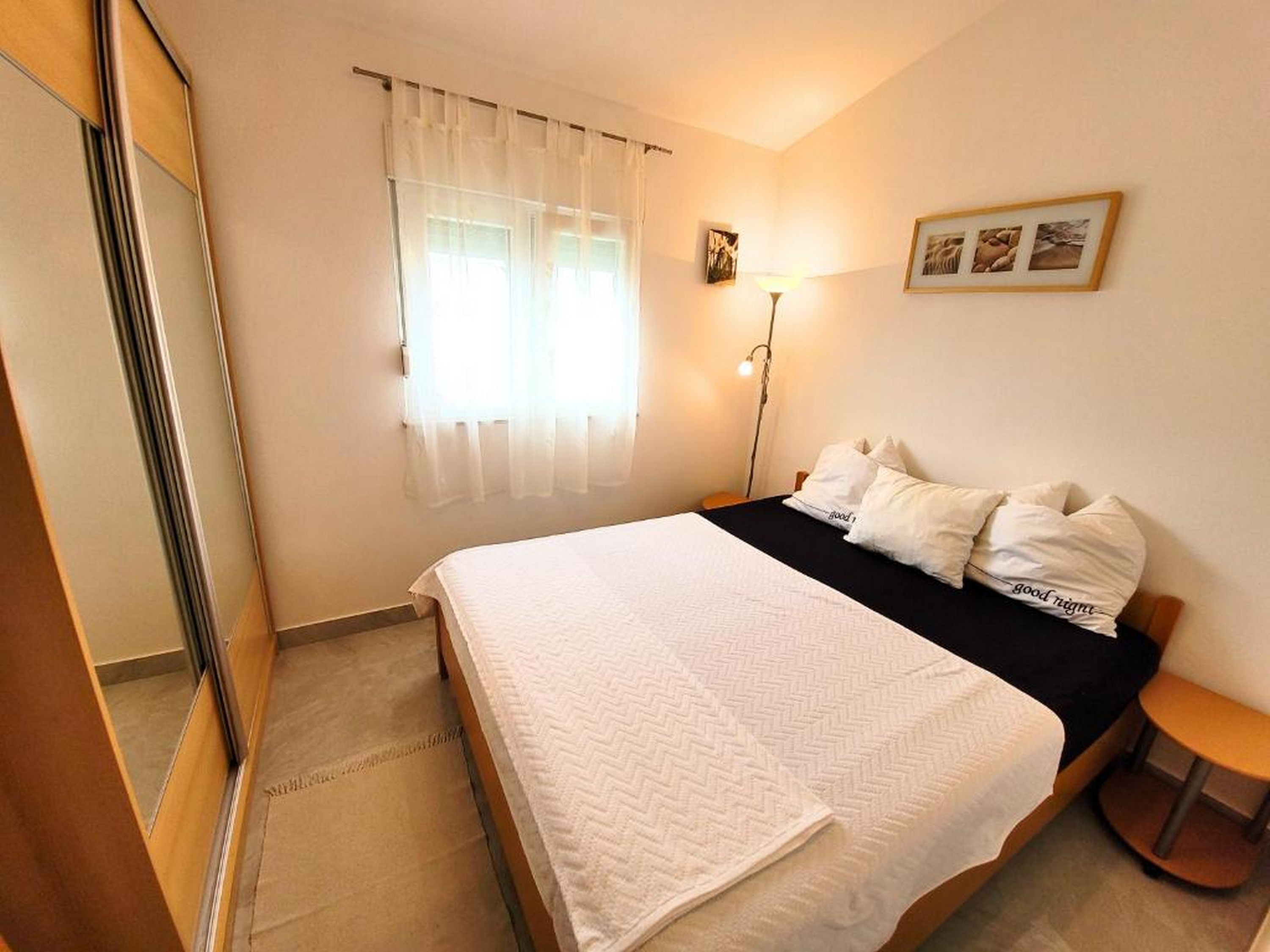 One bedroom apartment with balcony and sea view Vir  A-c