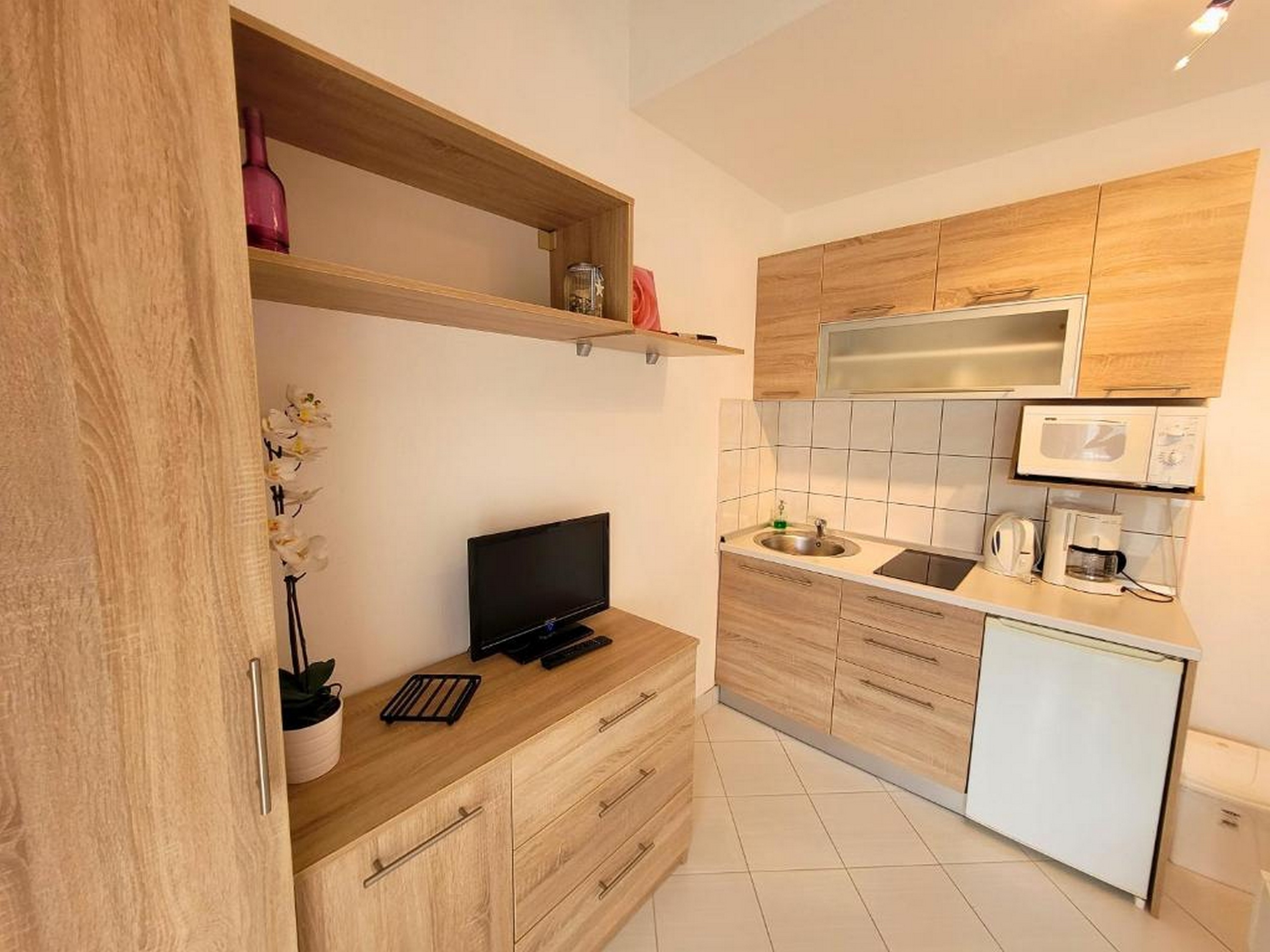 Studio flat with terrace Vir  AS-b