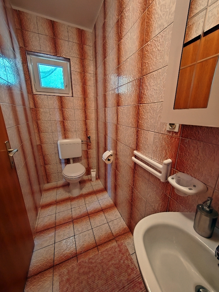 Two bedroom apartment with balcony Barbat, Rab  A-a