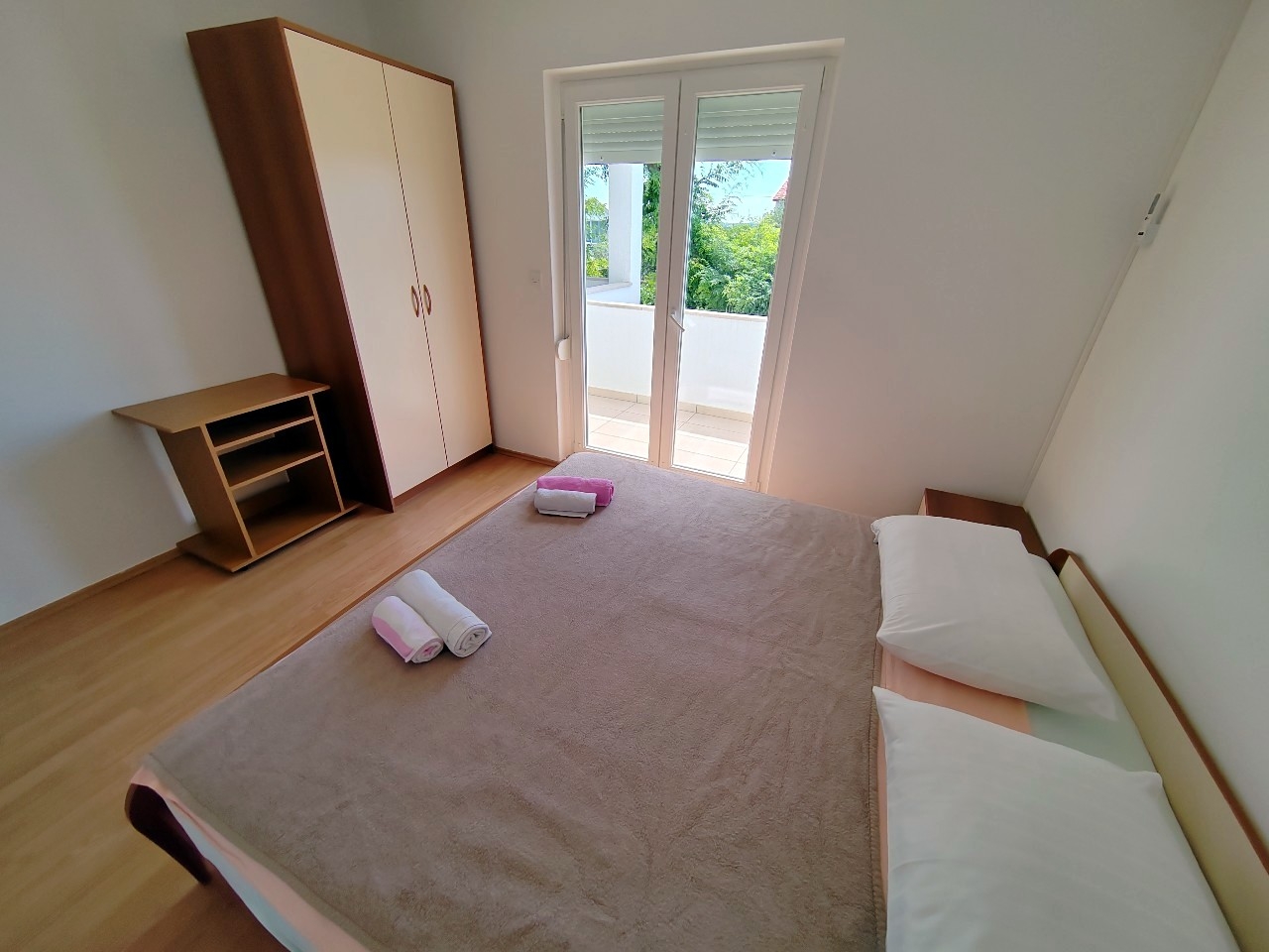 Two bedroom apartment with balcony Barbat, Rab  A-a