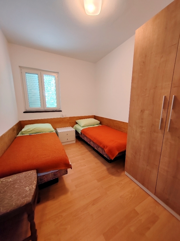 Two bedroom apartment with balcony Barbat, Rab  A-b