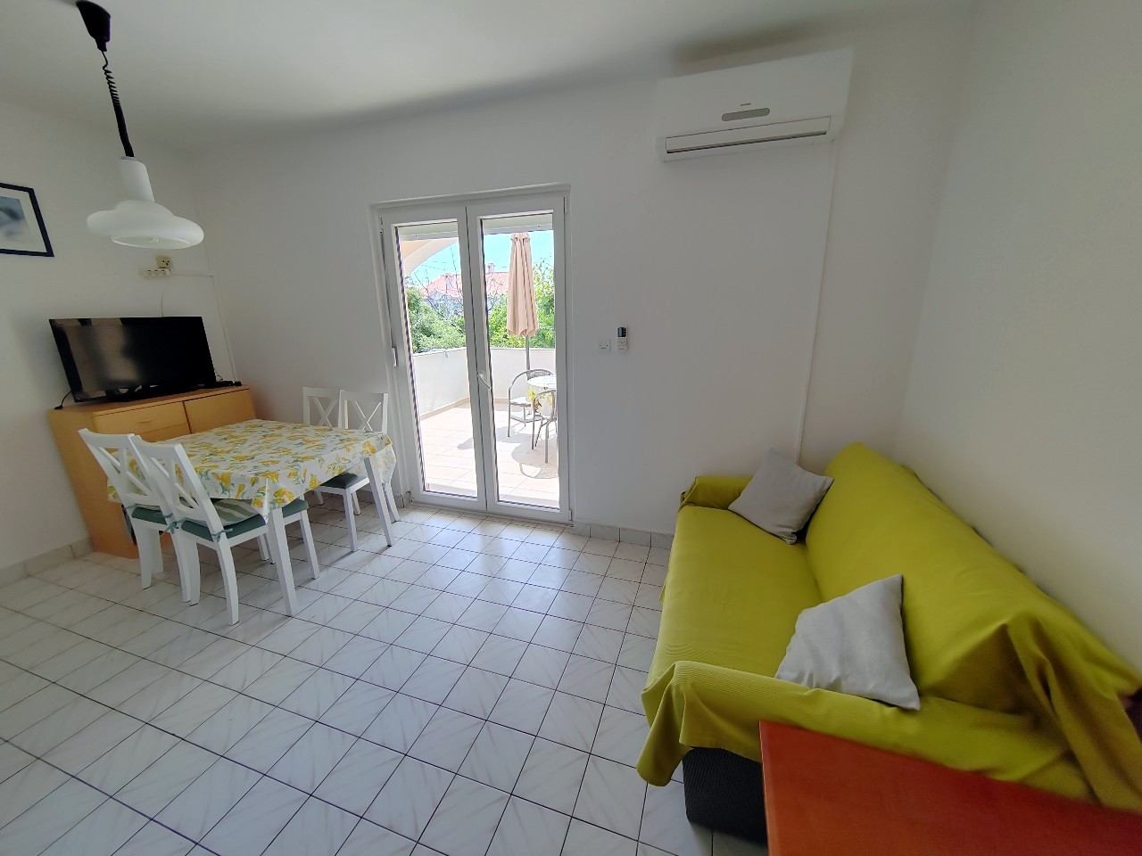 Two bedroom apartment with balcony Barbat, Rab  A-b