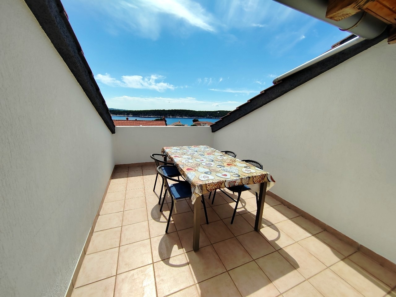 Three bedroom apartment with balcony and sea view Barbat, Rab  A-c